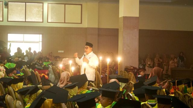 Bupati Solok Epyardi Asda memotivasi anak TK