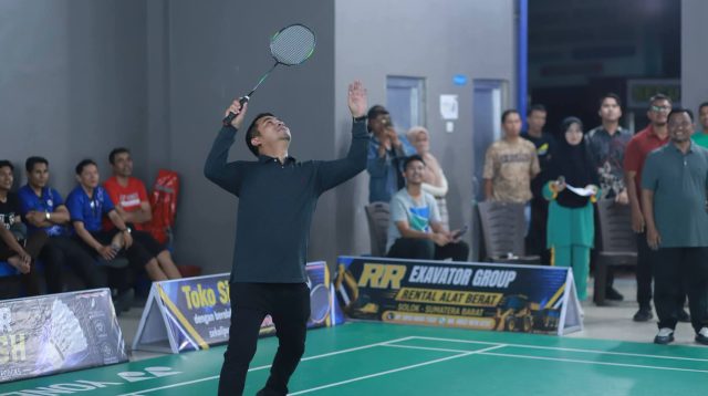 Walikota Solok Ramadhani Kirana Putra resmi membuka Turnamen Bulutangkis Bumi Bos Cup I