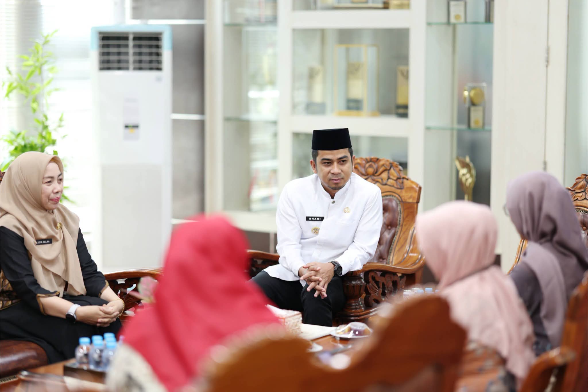 Walikota Solok Dr. Ramadhani Kirana Putra menerima kunjungan audiensi dari jajaran pengurus Balai Guru dan Tenaga Kependidikan (BGTK) Provinsi Sumatera Barat.