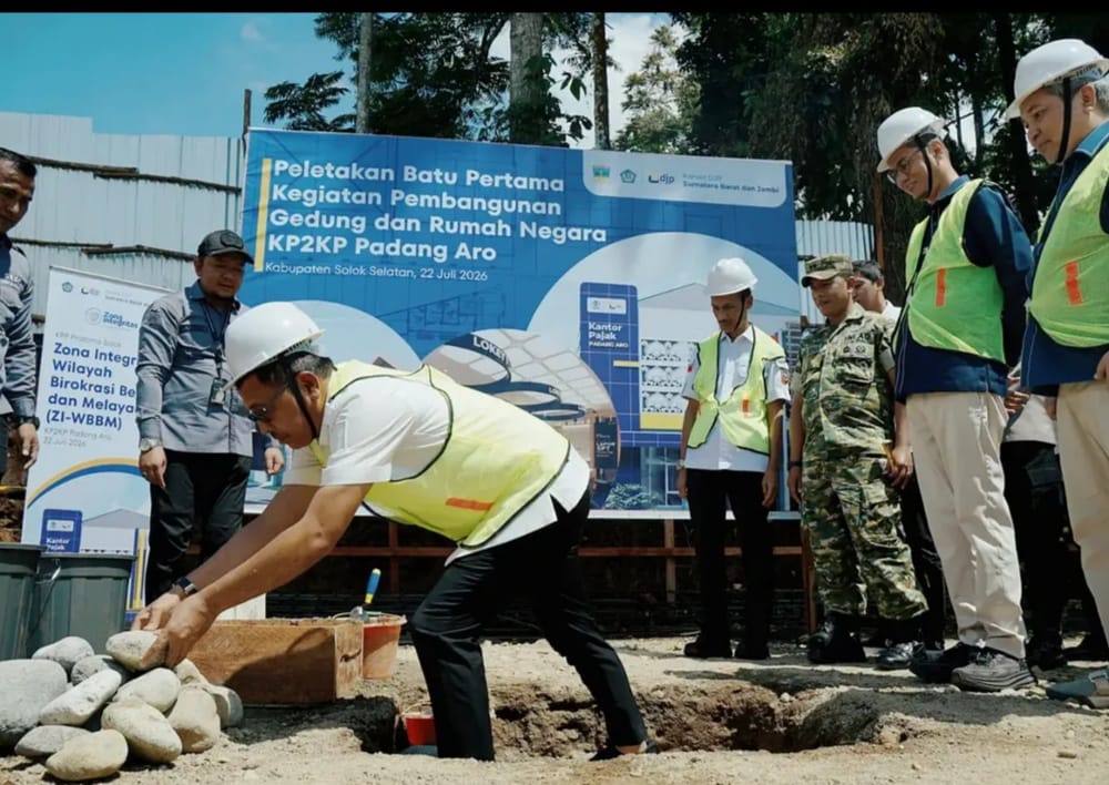 Suasana Peletakkan Batu Pertama Kantor KP2KP Padang Aro, Oleh Bupati Solok Selaten