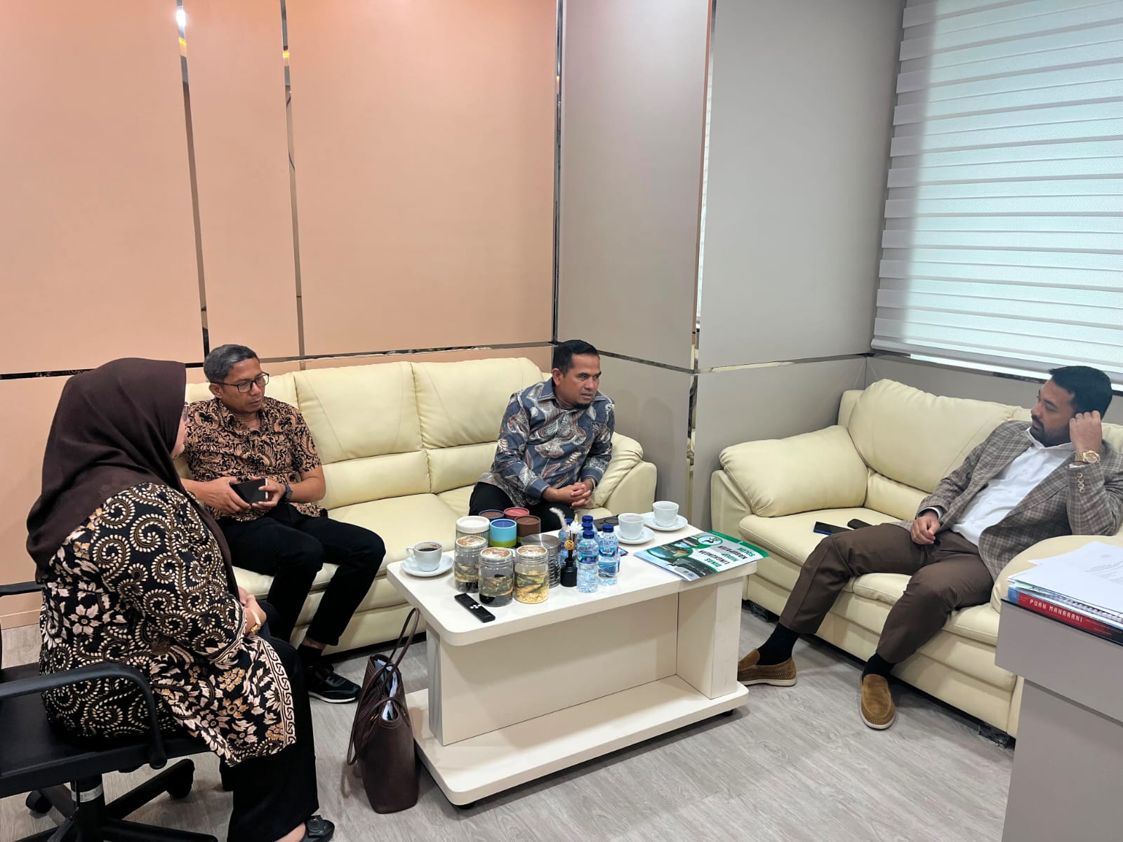 Pertemuan Wakil Bupati Solok Chandra dan Anggota DPR RI Zigo Rolanda