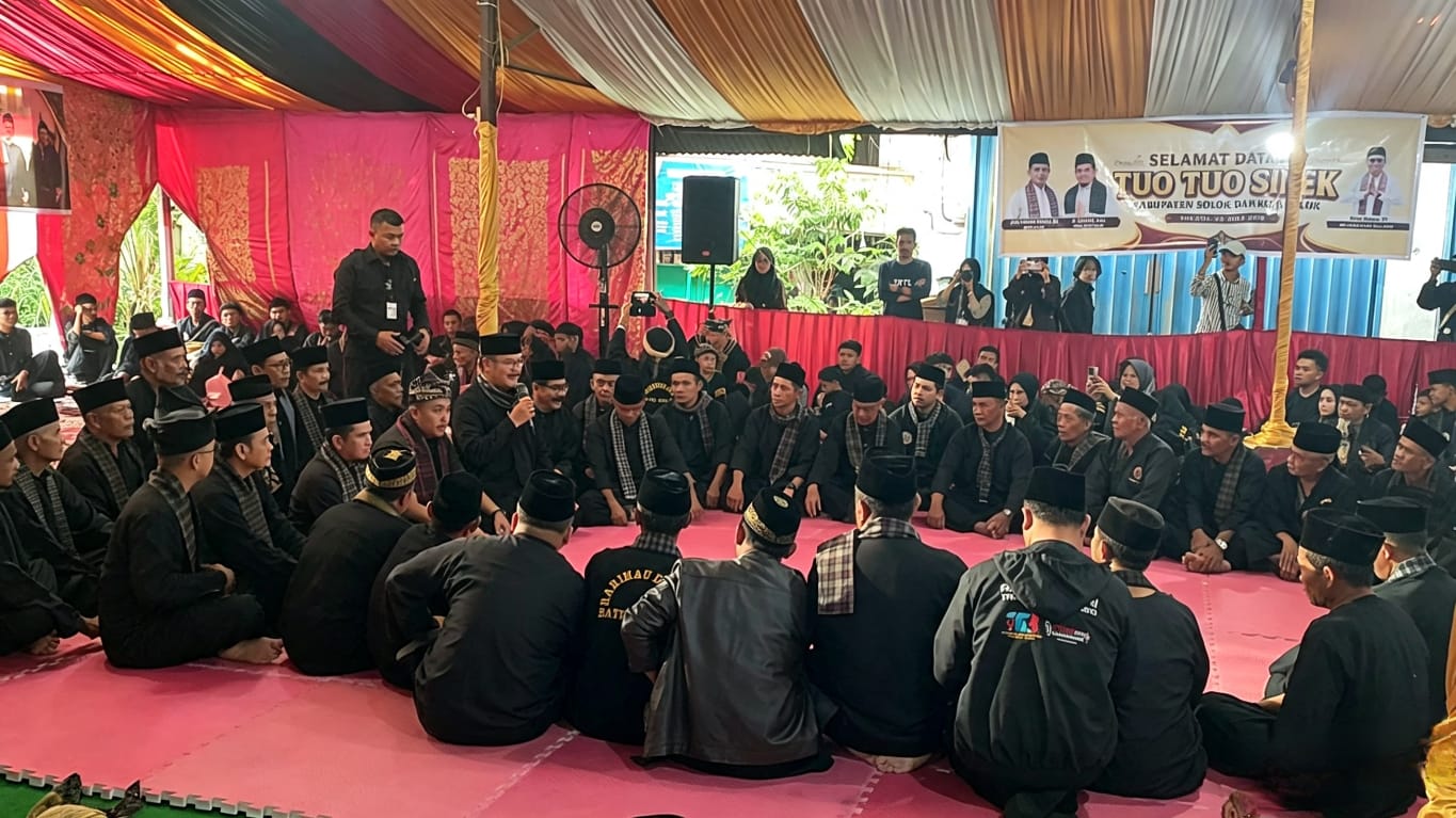 Wakil Gubernur, Anggota Dprd Sumbar, Kadis Pariwisata dan Kebudayaan Kabupaten Solok Melakukan Musyawarah Bersama Para Guru Silek Tuo di Solok