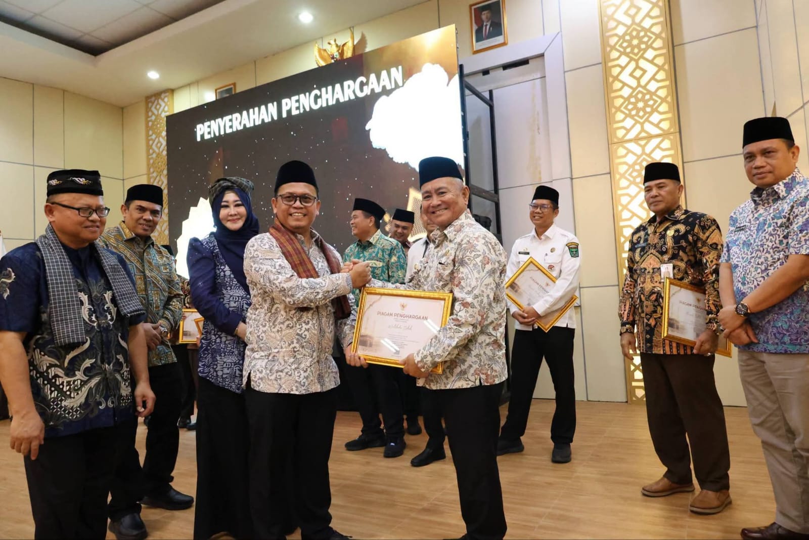 Wakil Kota Solok Suryadi Nurdal Terima Penghargaan