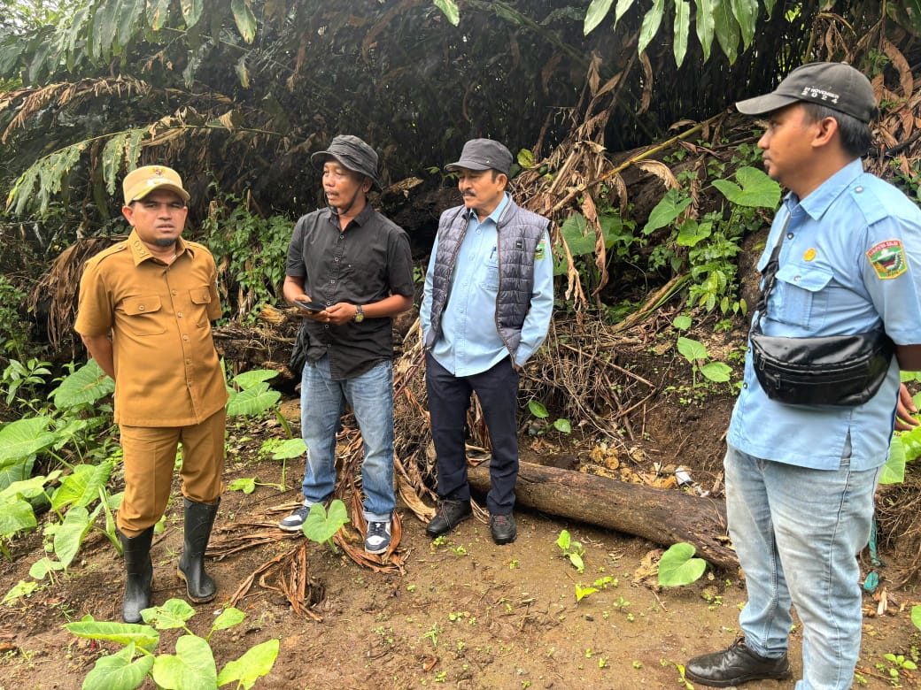 Wakil Bupati Solok H. Candra beserta jajaran meninjau langsung lokasi pembangunan SPAM Bukik Gompong, memastikan pekerjaan berjalan baik demi kenyamanan masyarakat