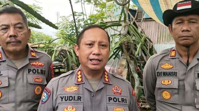 Dirbinmas Polda Sumbar, Kombes Pol Yudi Rumantoro, S.Ik., S.H., M.Si., menyampaikan apresiasi dan arahan langsung di lokasi tanaman jagung.