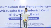 Wali Kota Solok, Dr. Ramadhani Kirana Putra, saat memberikan sambutan sekaligus membuka secara resmi Pelatihan Calon Wirausaha Baru bagi pelaku Industri Kecil dan Menengah (IKM) di Kota Solok