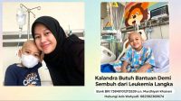 Kalandra Muhammad Azis bersama ibunda, Mardhiyah Khairani, saat menjalani perawatan di Rumah Sakit Kanker Dharmais, Jakarta. Meski sedang berjuang melawan leukemia langka, senyum Kalandra tak pernah pudar. Sang anak kini membutuhkan transplantasi sumsum tulang di luar negeri dan mengandalkan uluran tangan masyarakat untuk kesembuhannya.