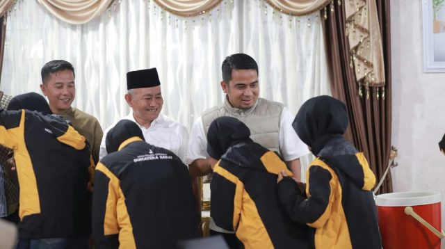 Wali Kota Solok Ramadhani Kirana Putra bersama jajaran menerima pulang secara resmi kontingen Jambore Nasional XII Tahun 2026 di halaman Rumah Dinas Wakil Wali Kota Solok.