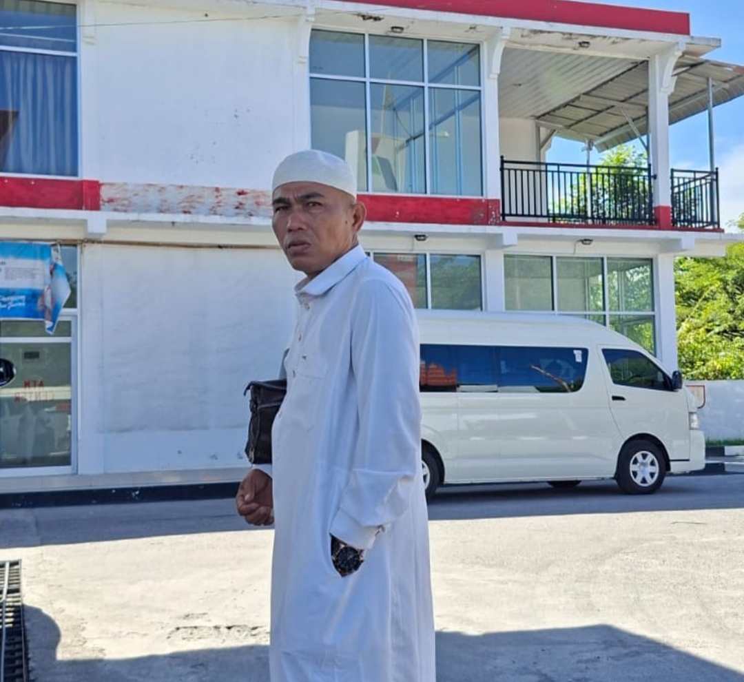 Dengan ketulusan hati dan hasil keringat sendiri, Haji Rusli terus menebar kebaikan: membangun rumah ibadah, meringankan beban warga, dan menjadi teladan bahwa sukses bukan untuk dinikmati sendiri.