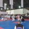 Suasana penuh semangat di arena pertandingan Shorinji Kempo Porprov XVI Sumbar 2026! Para kenshi tampil fokus dan penuh keyakinan di atas matras, di hadapan juri dan penonton yang antusias menyaksikan setiap gerakan yang ditampilkan.